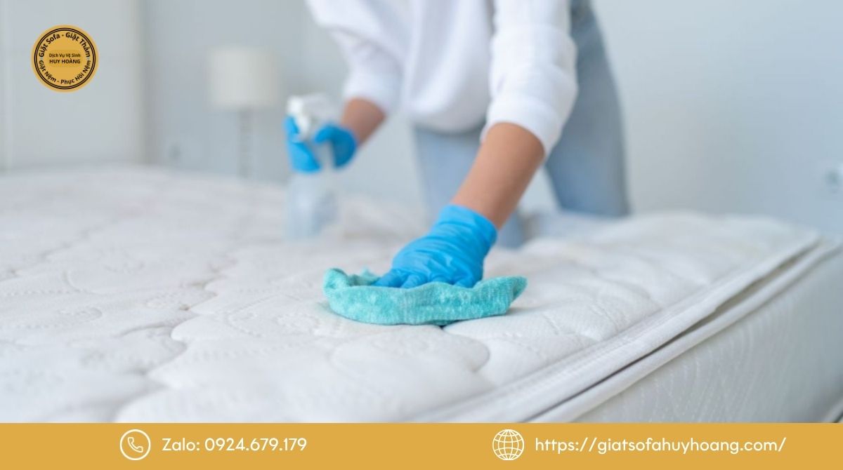 Xử lý từng vết bẩn trước khi vệ sinh toàn bộ