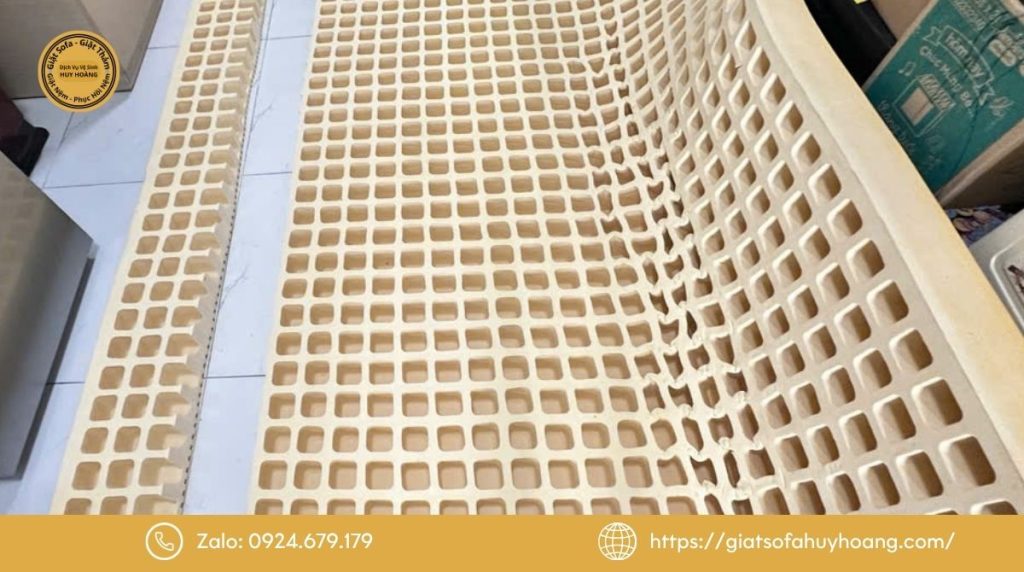 Cắt Nệm Cao Su Tại Nhà Không Bụi