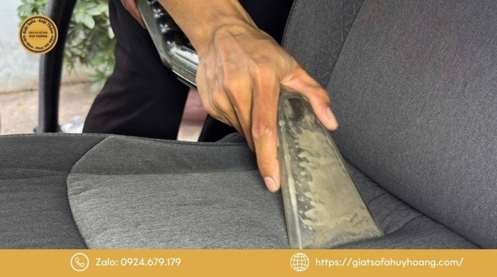 Vệ Sinh Ghế Xe Ô Tô Tận Nhà Tại Tân Phú
