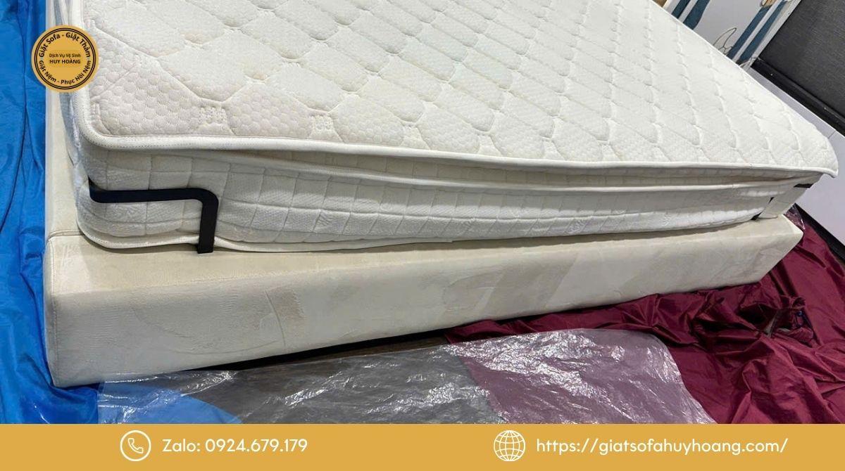 Nệm của hai bé thường xuyên bị tè dầm